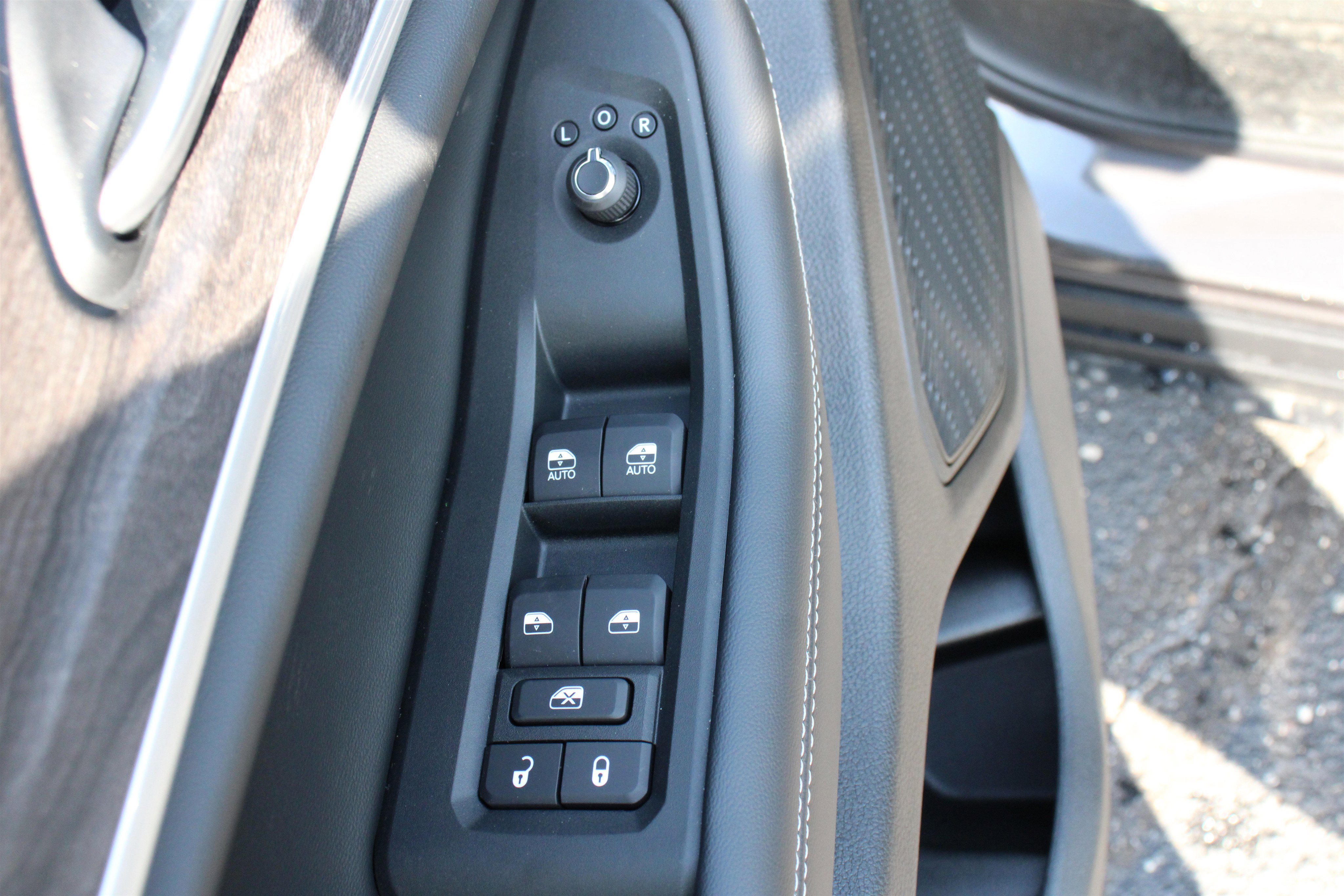 2025 Jeep Grand Cherokee Limited photo 3