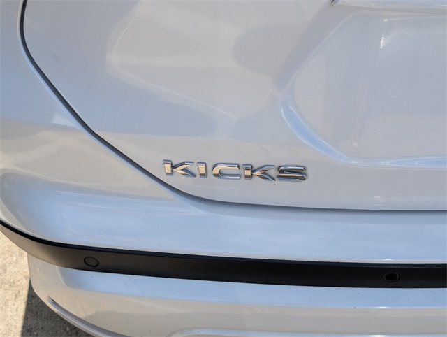 2022 Nissan Kicks SV photo 3