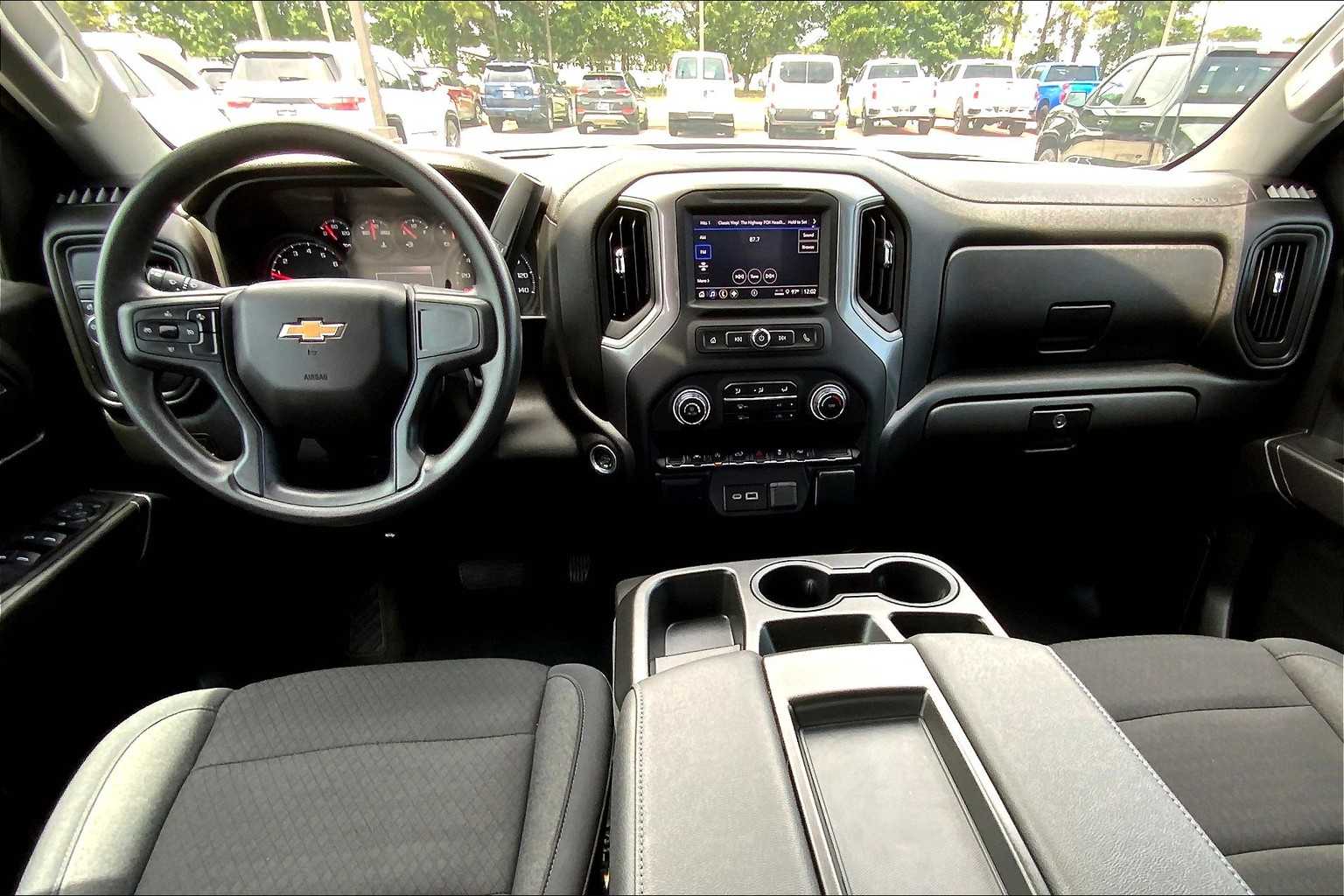 2025 Chevrolet Silverado 1500 Custom photo 28
