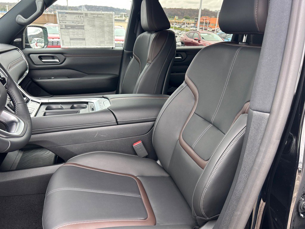 2025 Nissan Armada SL photo 4