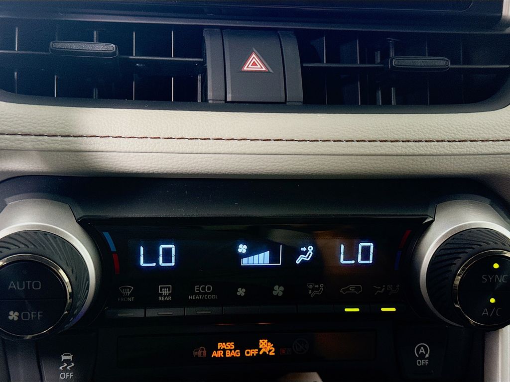 2023 Toyota RAV4 XLE photo 12