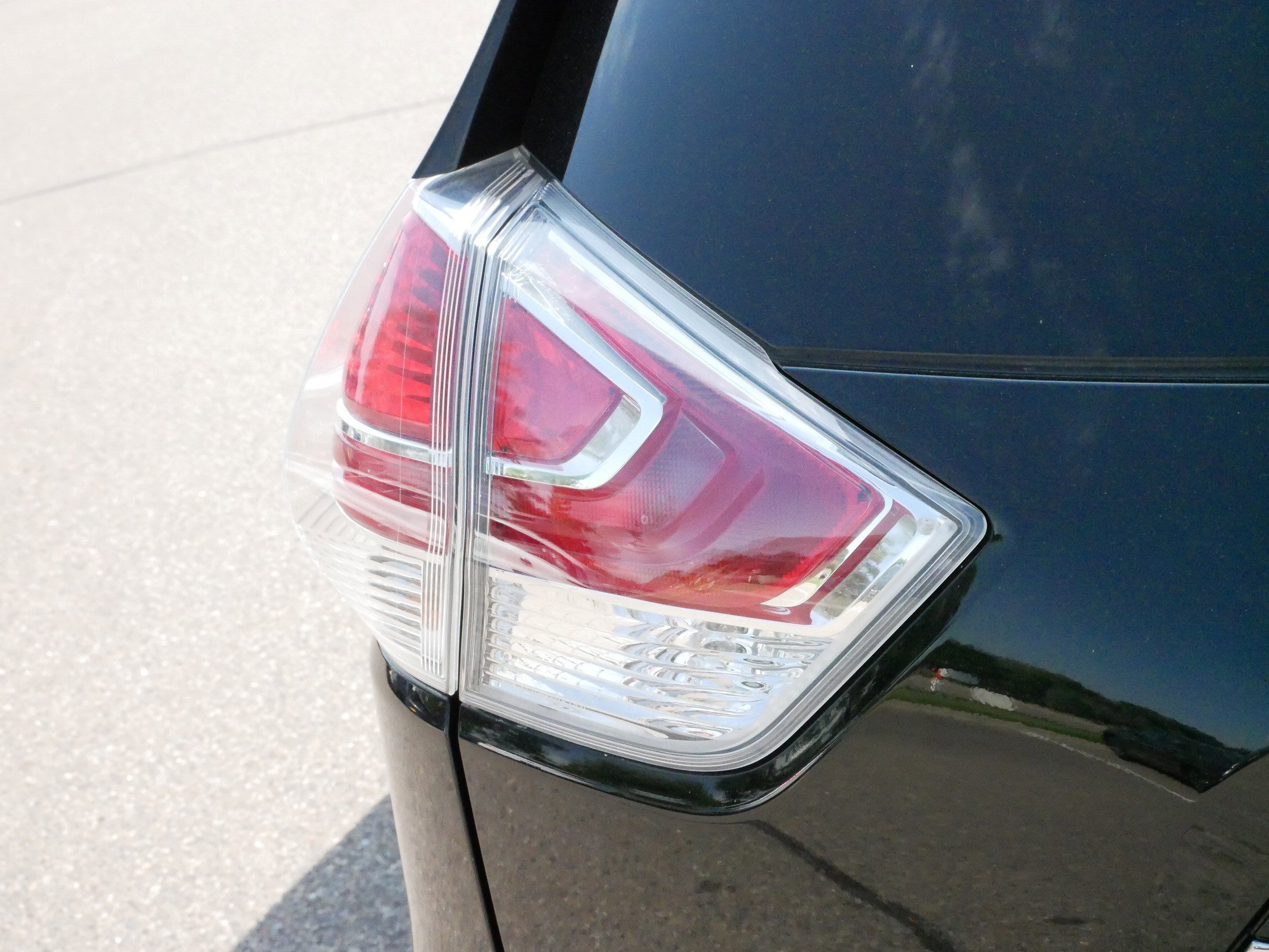 2016 Nissan Rogue SV photo 16