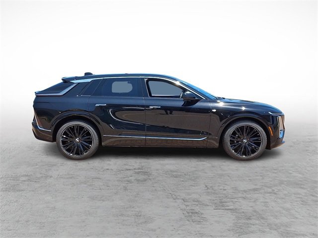 2025 Cadillac Lyriq Luxury photo 2