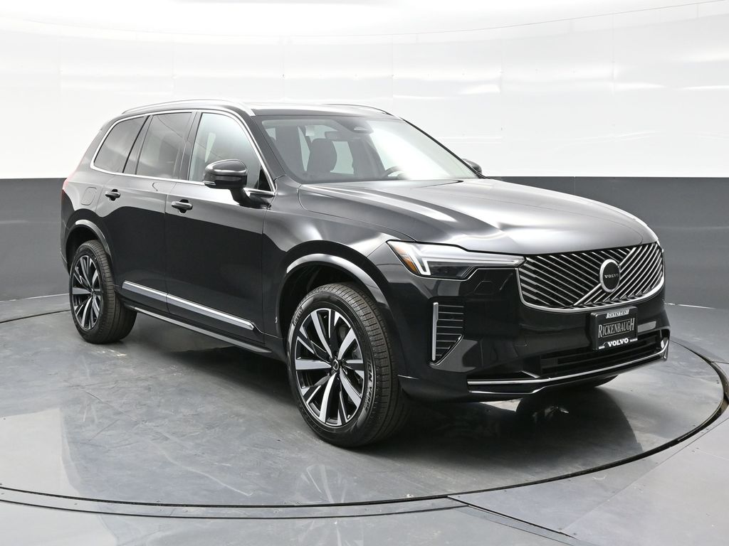 2025 Volvo XC90 Core's photo