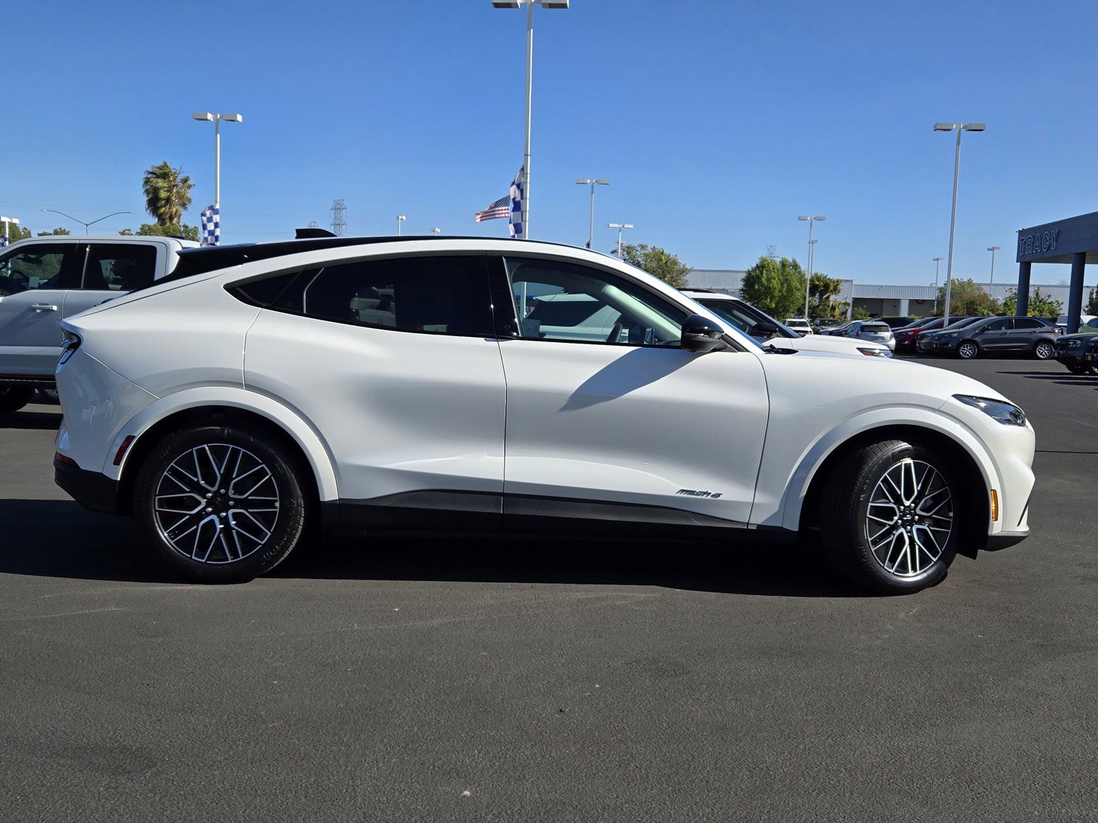 2025 Ford Mustang Mach-E Premium photo 3