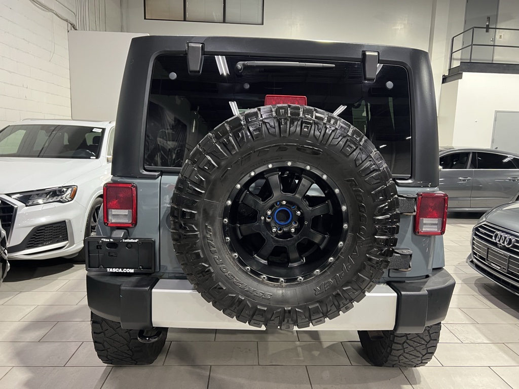 2014 Jeep Wrangler Unlimited Sahara photo 3