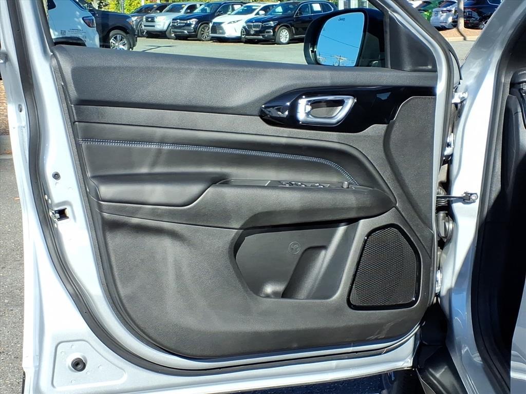 2026 Jeep Compass Latitude Altitude photo 4