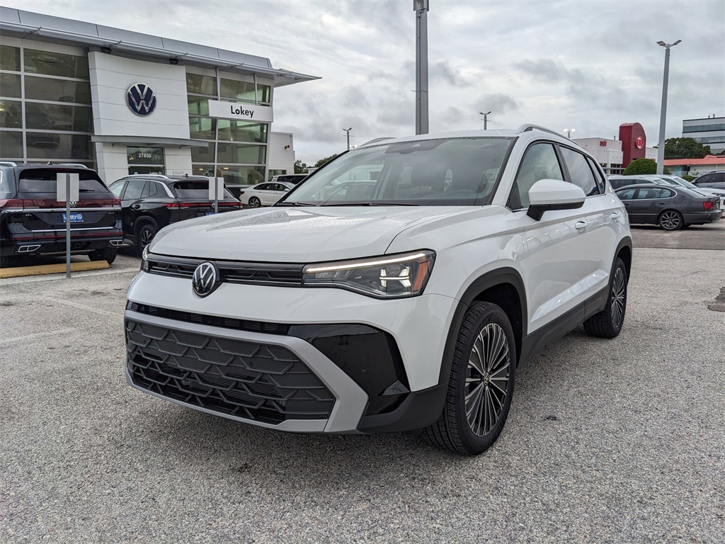 2025 Volkswagen Taos SE photo 3