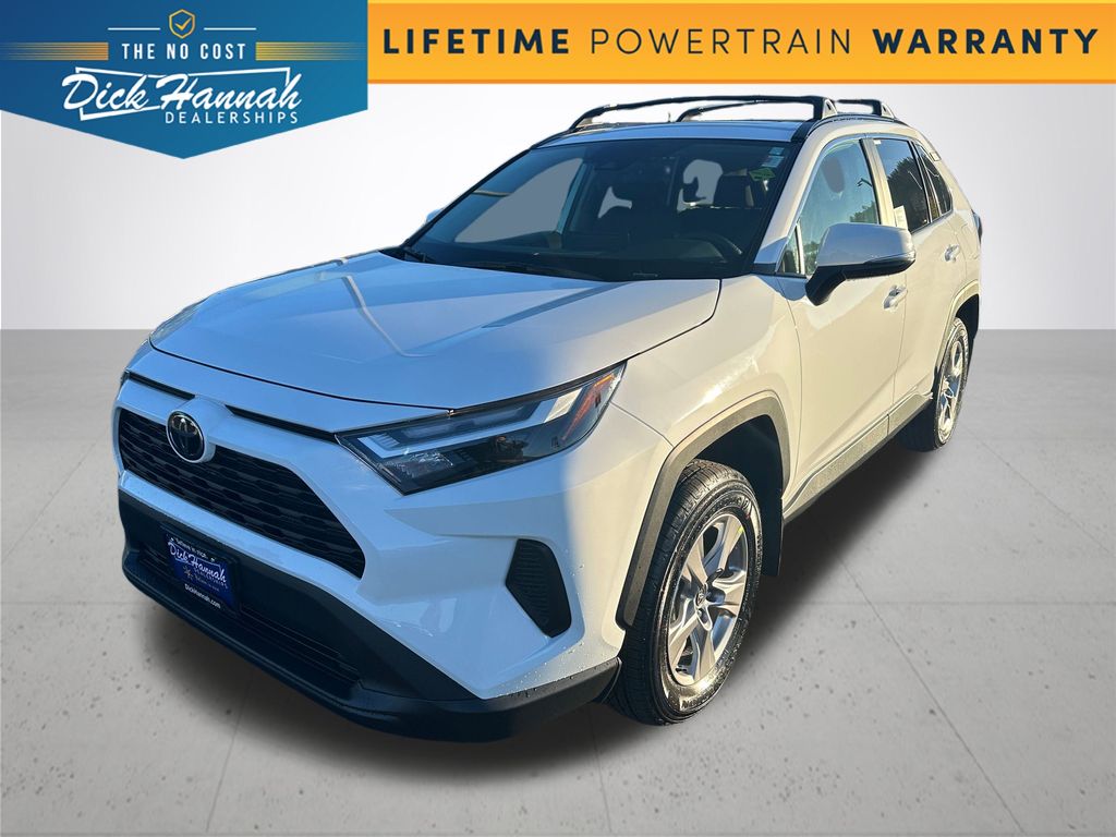 2025 Toyota RAV4 XLE's photo
