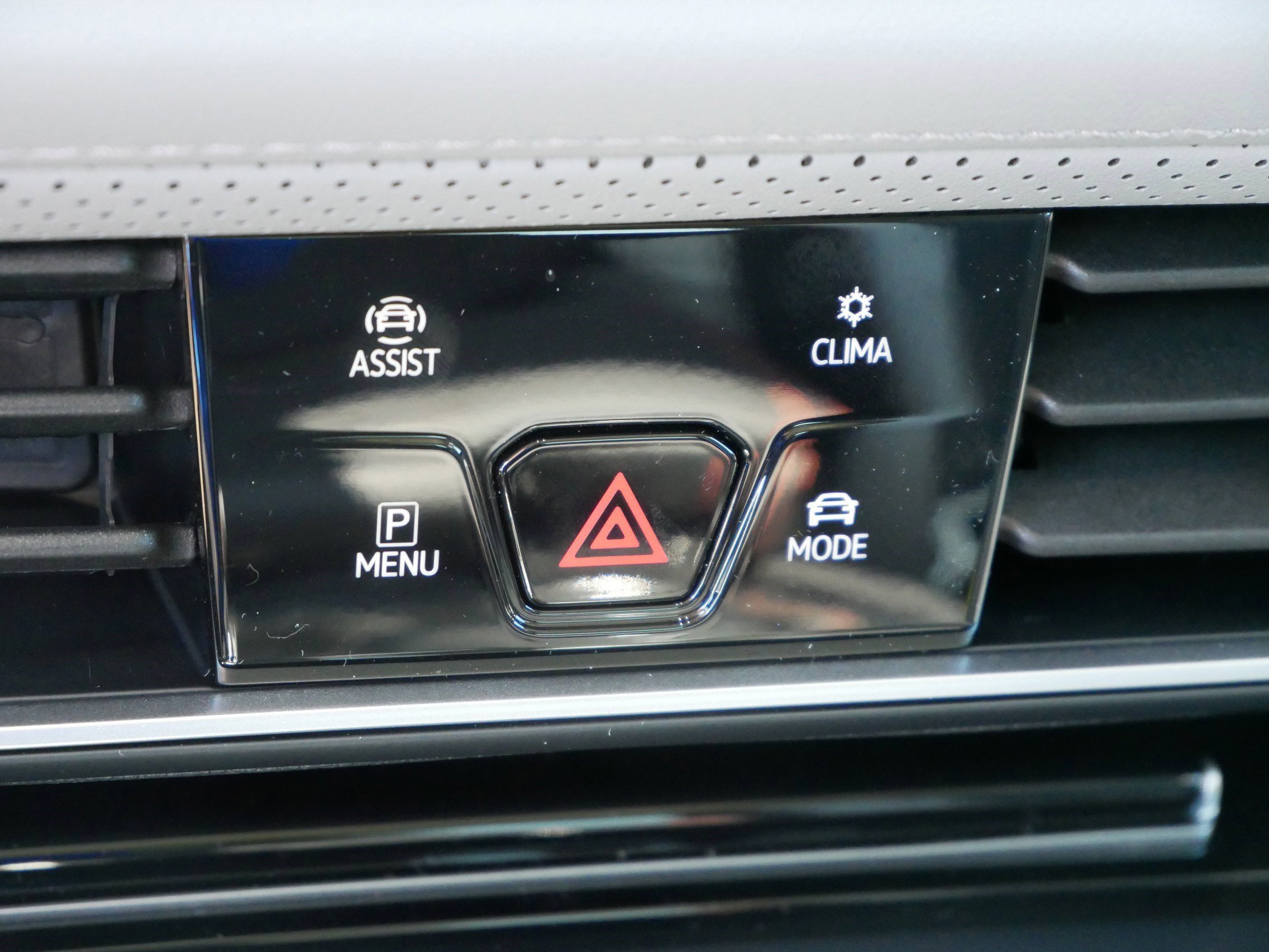 2025 Volkswagen Atlas Peak Edition SE photo 9