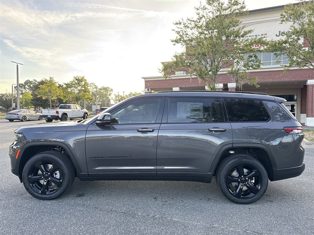 2025 Jeep Grand Cherokee Altitude photo 6