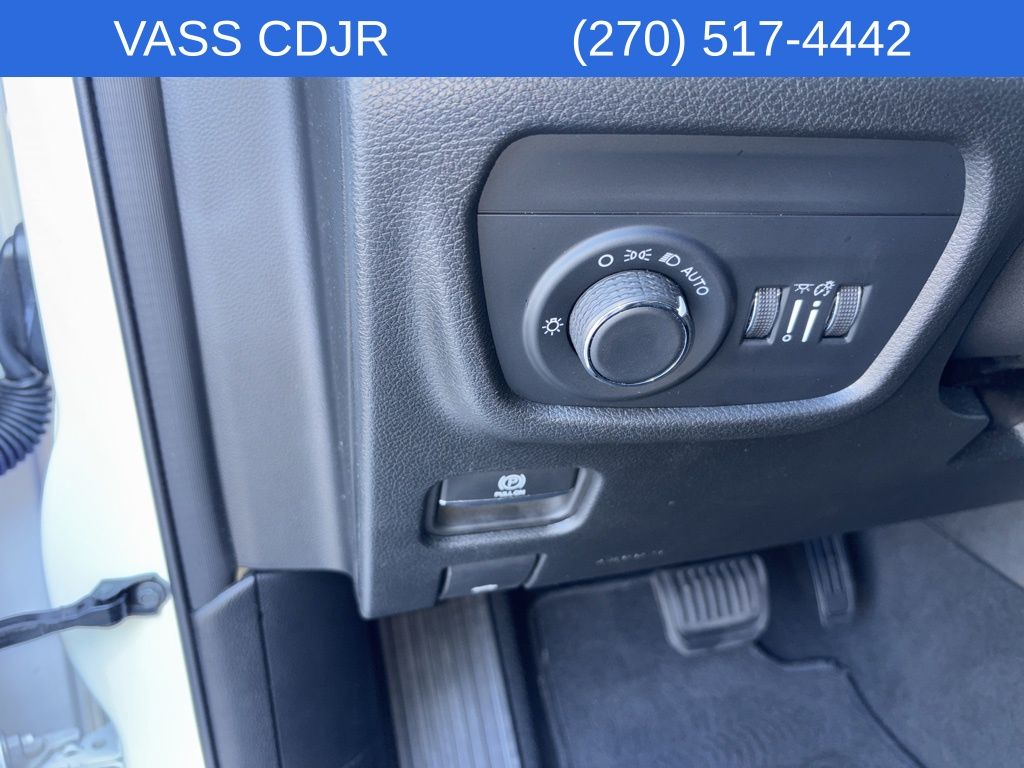 2024 Jeep Grand Cherokee Altitude photo 11