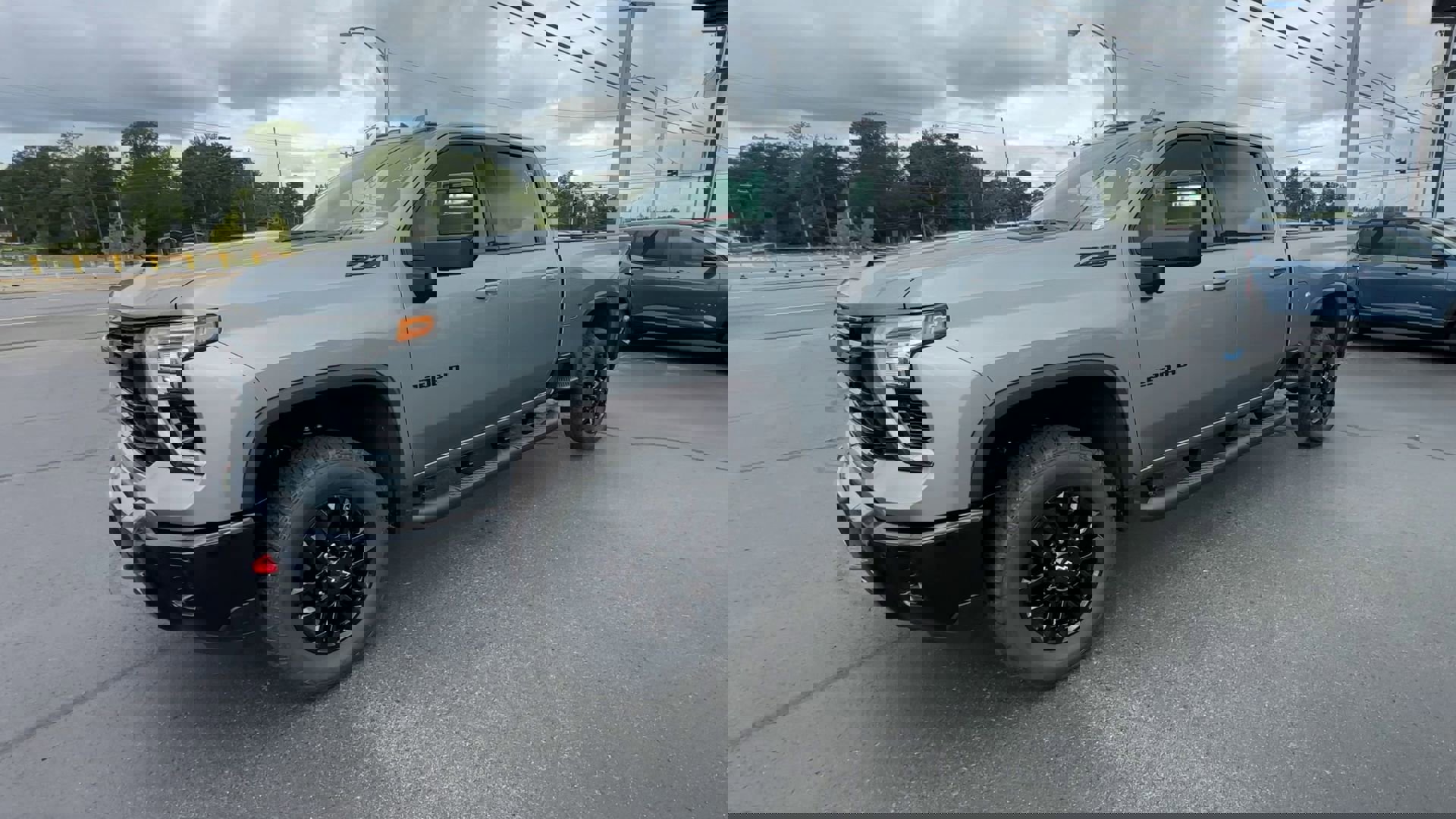 2025 Chevrolet Silverado 2500HD LTZ photo 3