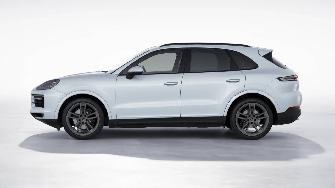 2024 Porsche Cayenne photo 2