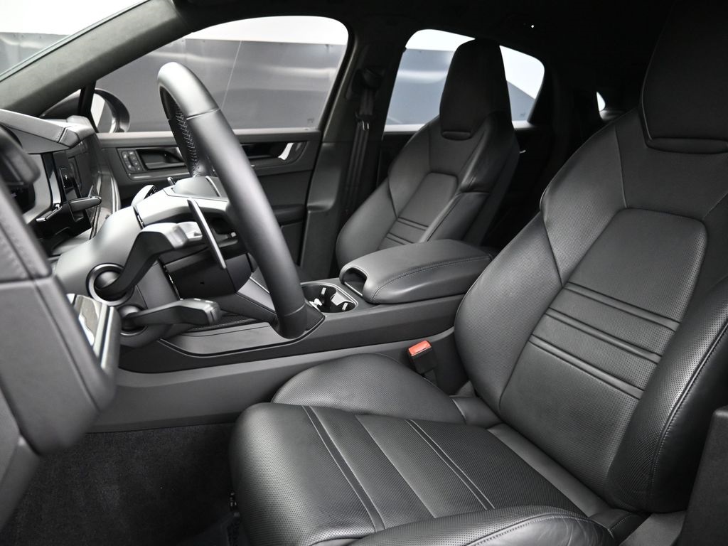 2024 Porsche Cayenne Coupe Turbo GT photo 4