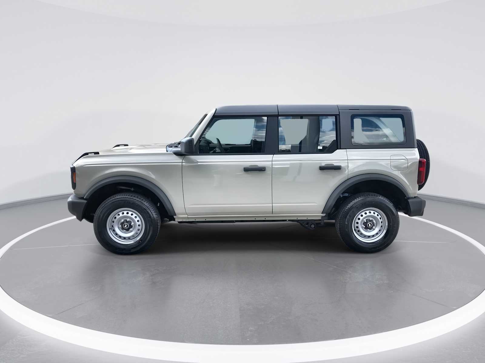 2025 Ford Bronco Base photo 5