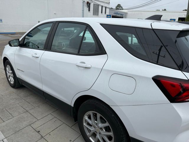 2022 Chevrolet Equinox LS photo 4