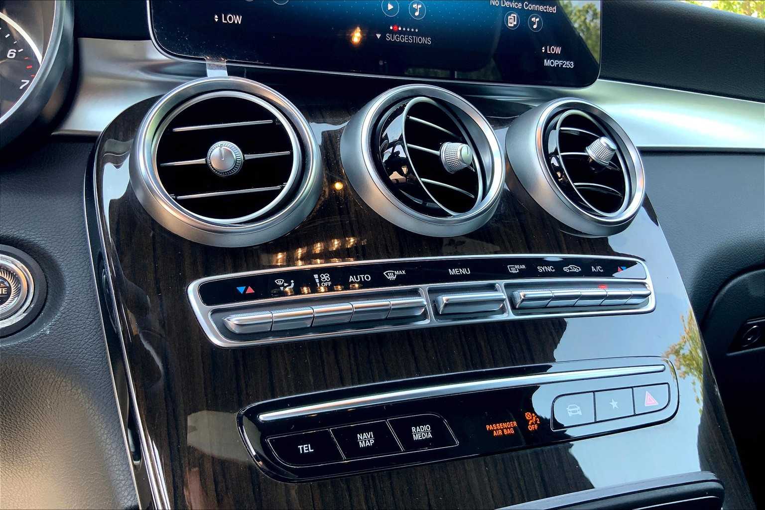 2021 Mercedes Benz GLC 300 photo 37