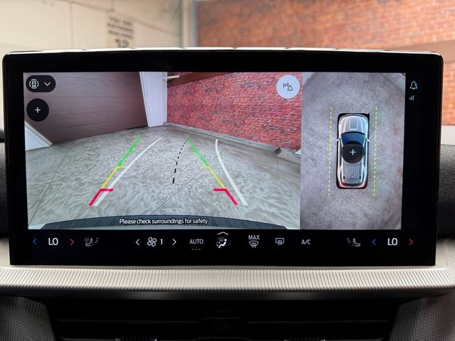 2025 Ford Explorer ST-Line photo 19