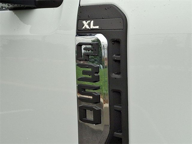 2025 Ford F-350 photo 4