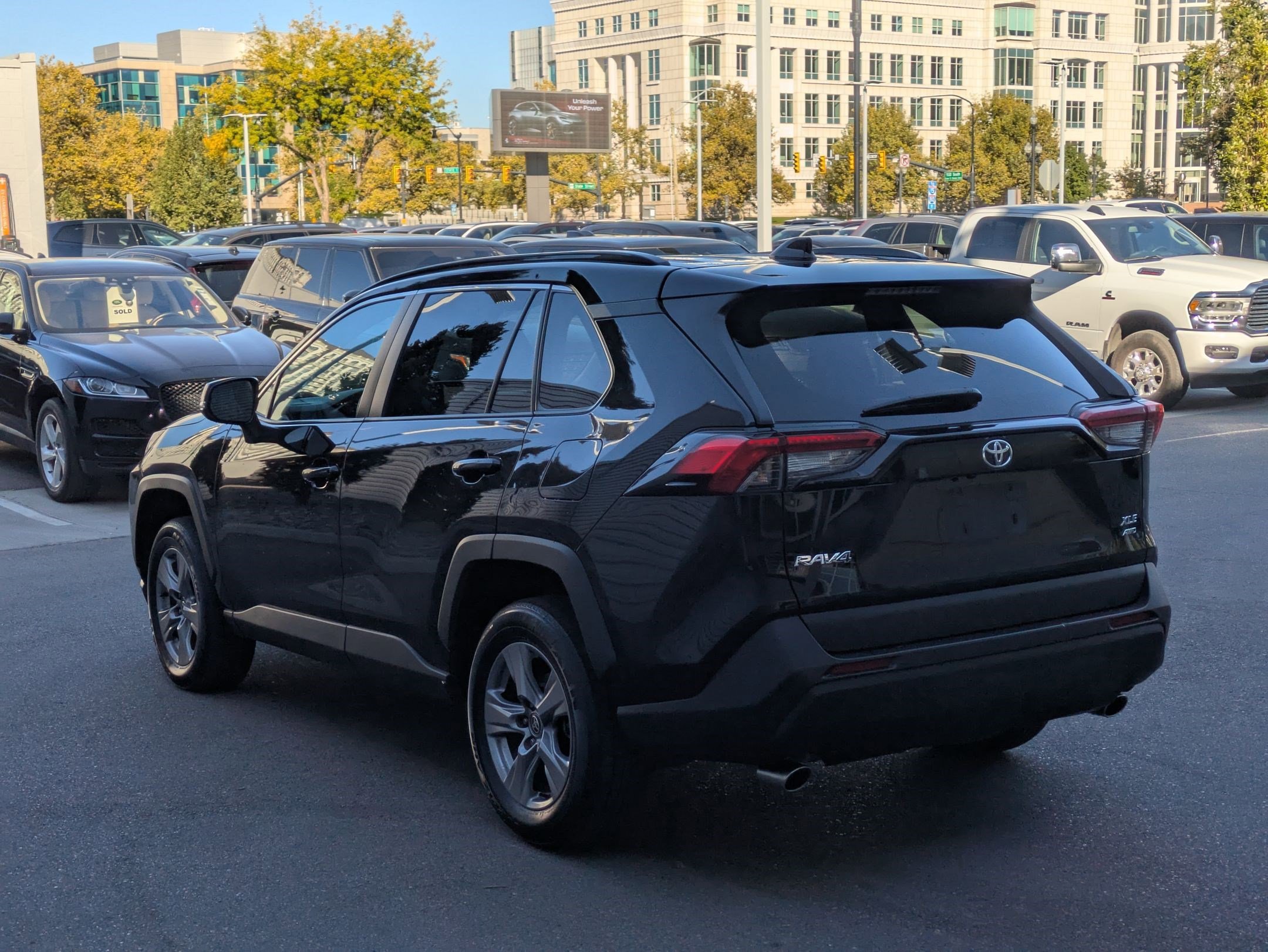 2024 Toyota RAV4 XLE photo 5