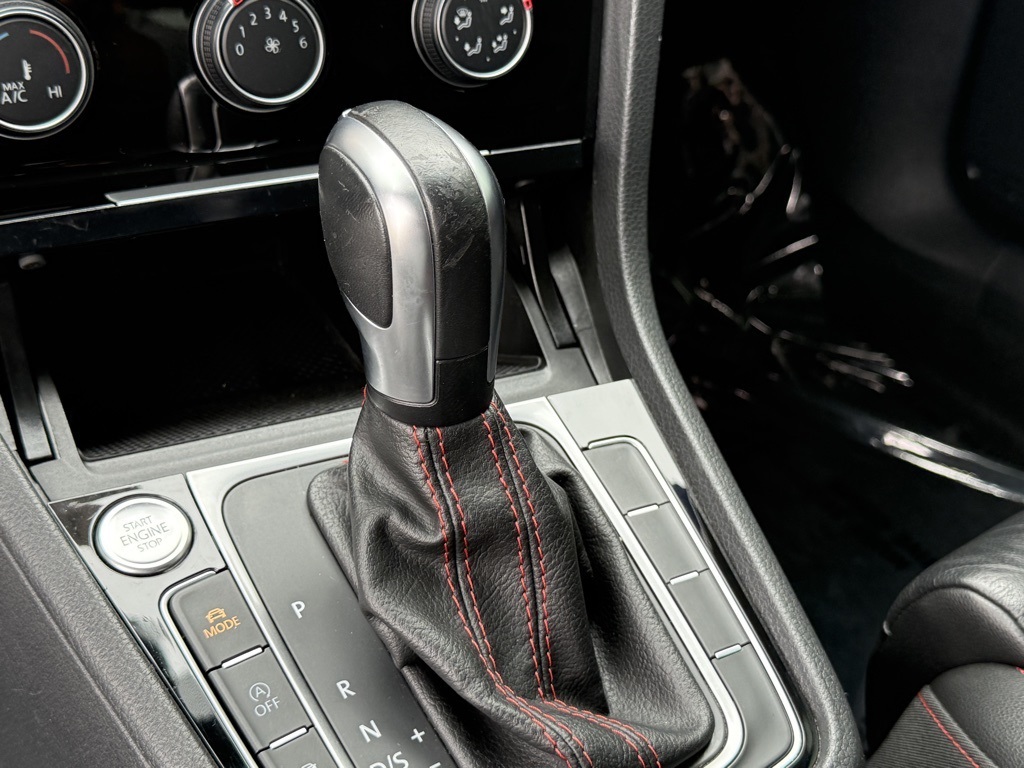 2021 Volkswagen Golf GTI SE photo 21
