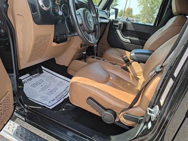 2016 Jeep Wrangler Unlimited Sahara photo 11