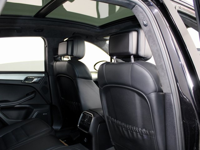 2020 Porsche Macan Turbo photo 24