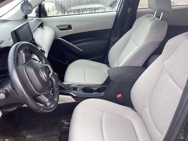 2022 Toyota Corolla Cross LE photo 25