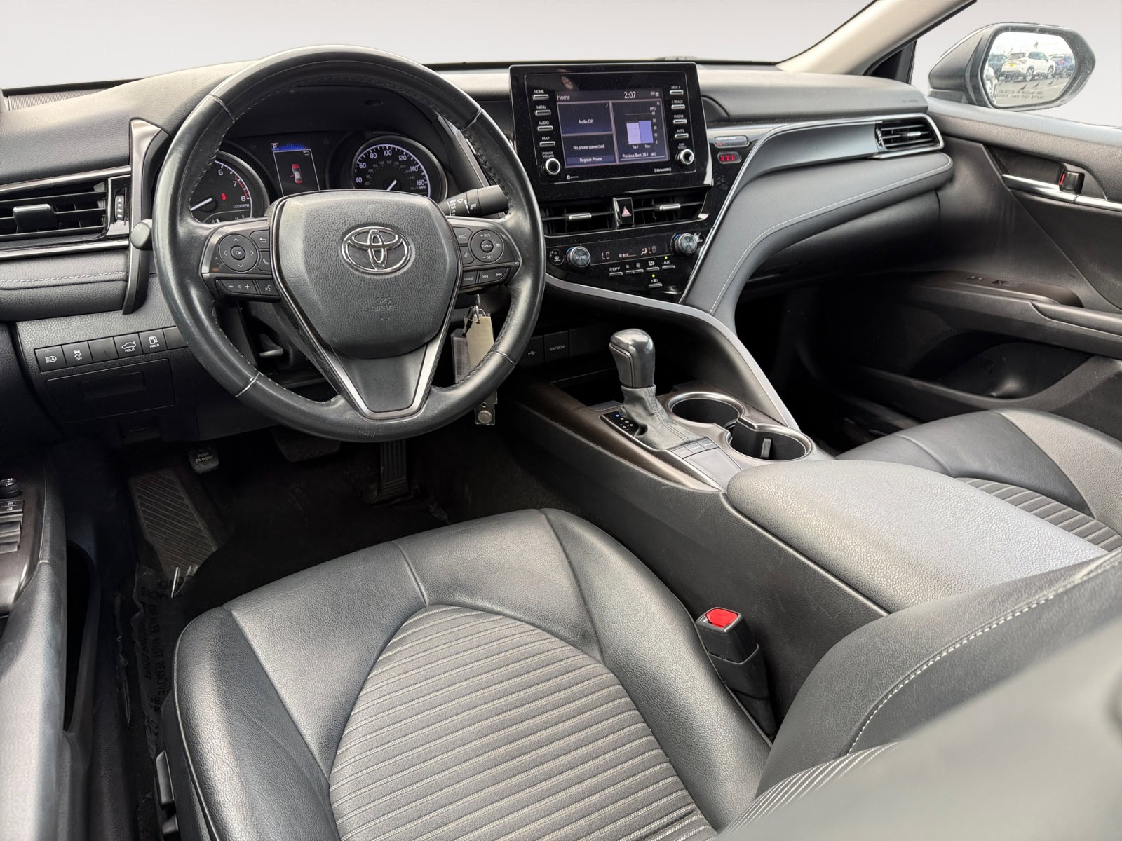 2022 Toyota Camry SE photo 15