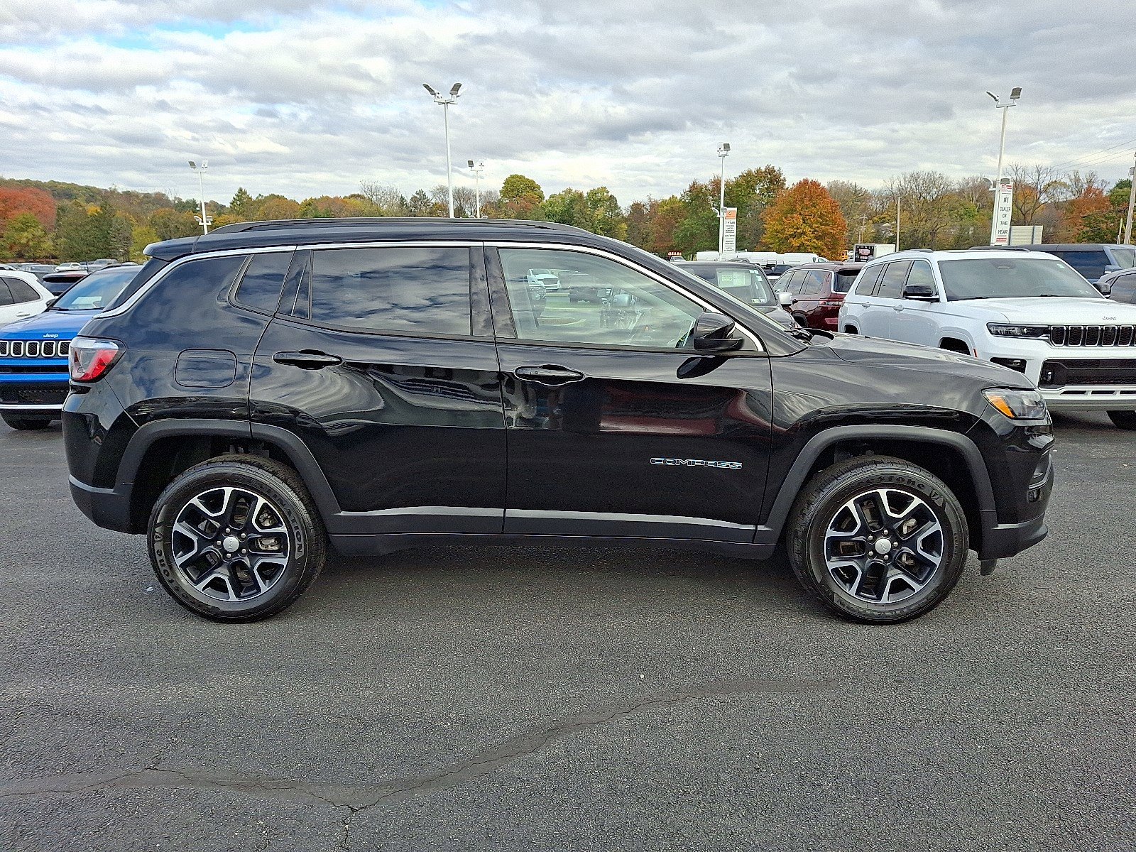 2022 Jeep Compass Latitude photo 3