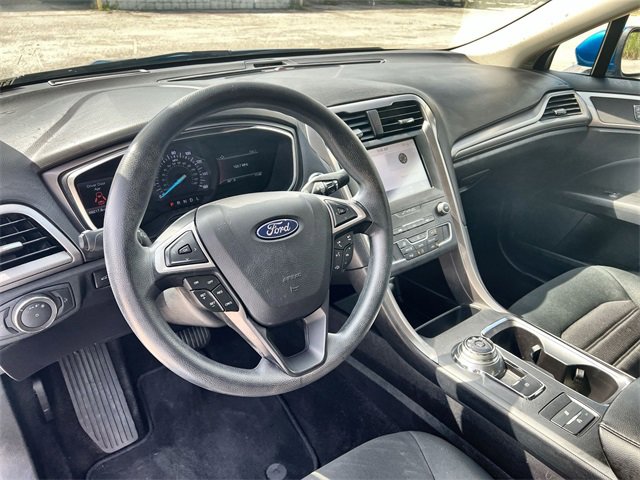2020 Ford Fusion SE photo 3