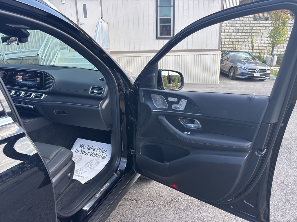 2025 Mercedes Benz GLS 450 4MATIC photo 16