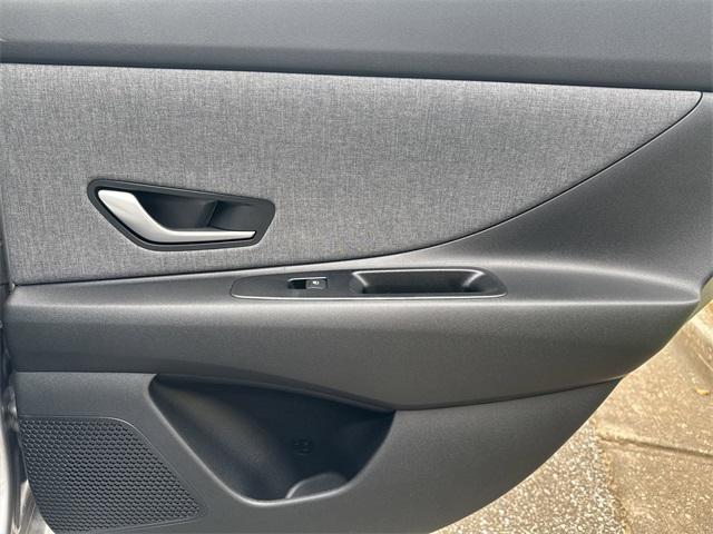 2025 Hyundai Elantra Hybrid Limited photo 16