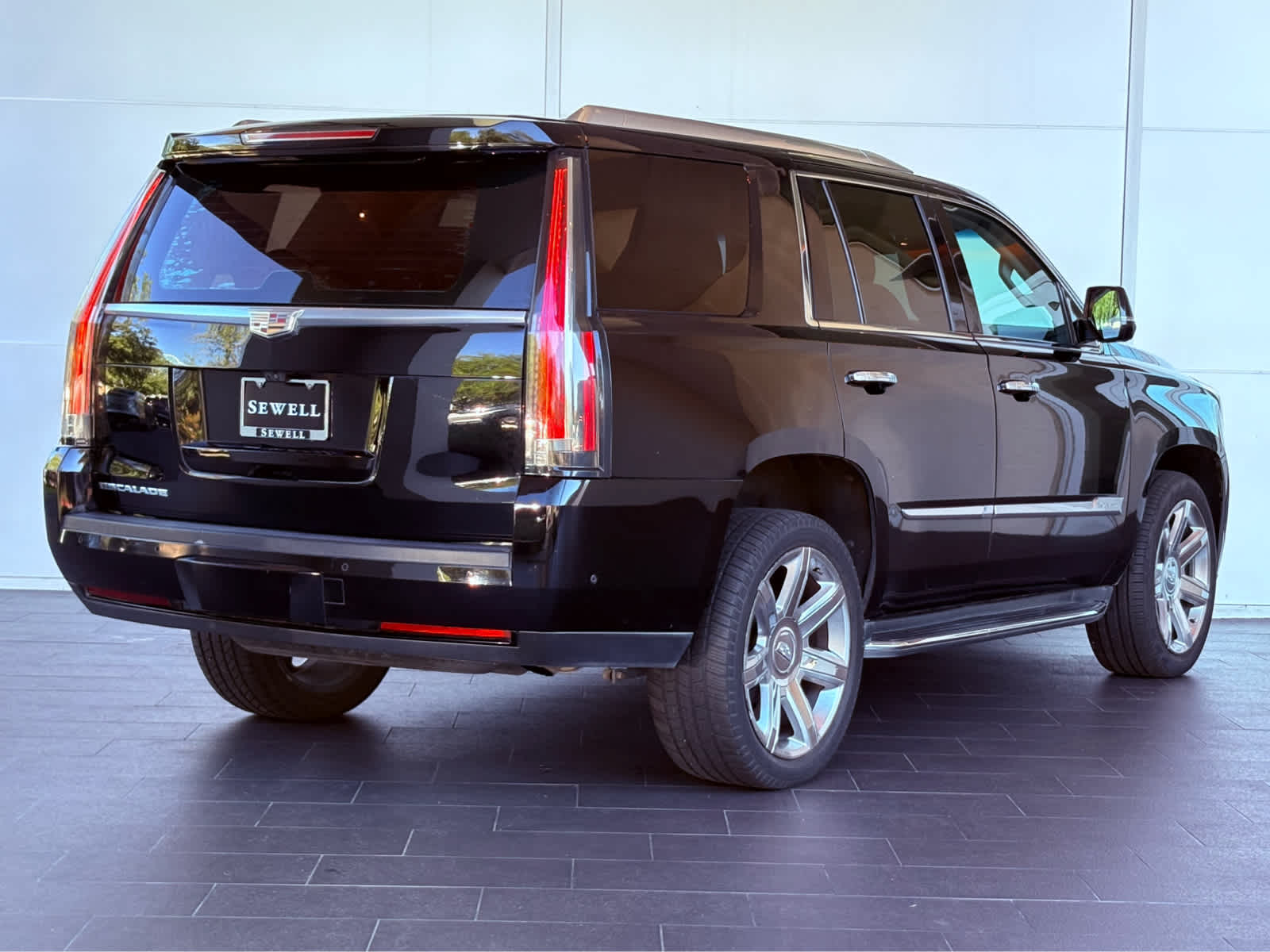 2019 Cadillac Escalade Premium Luxury photo 3