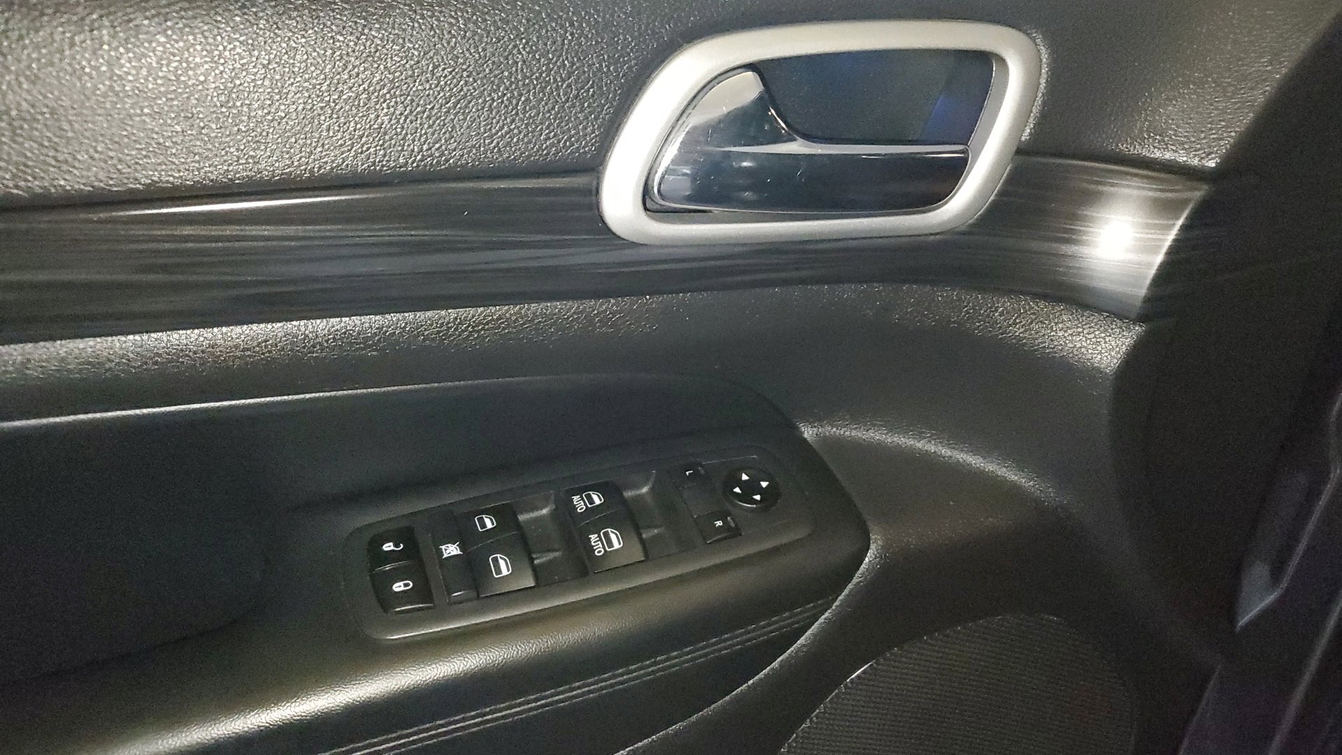 2021 Jeep Grand Cherokee Laredo E photo 17