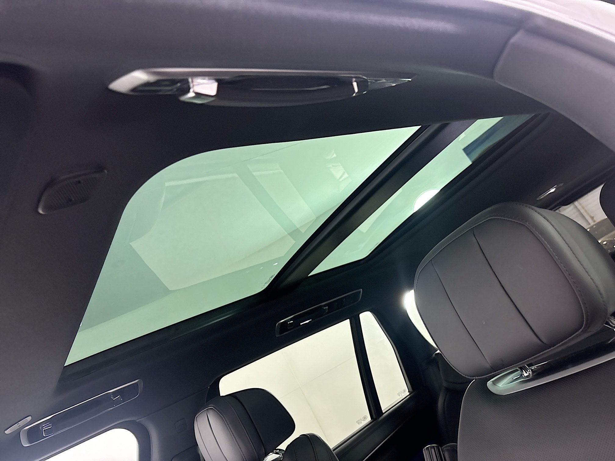 2025 Land Rover Range Rover SE photo 12