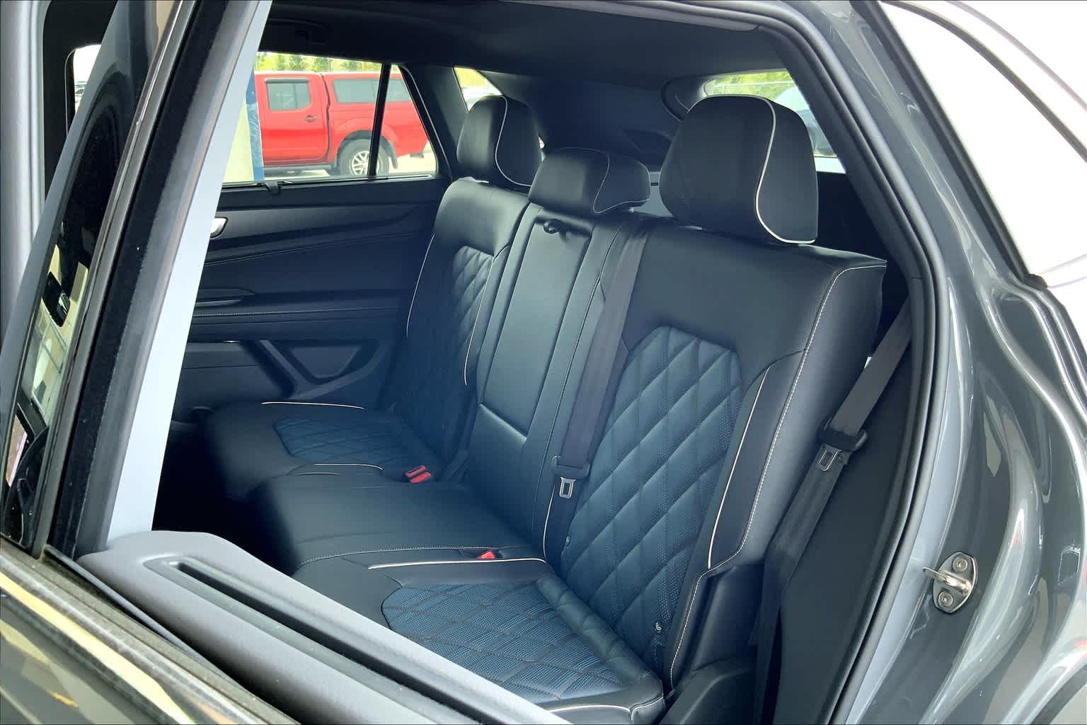 2025 Volkswagen Atlas Cross Sport SEL Premium R-Line photo 15