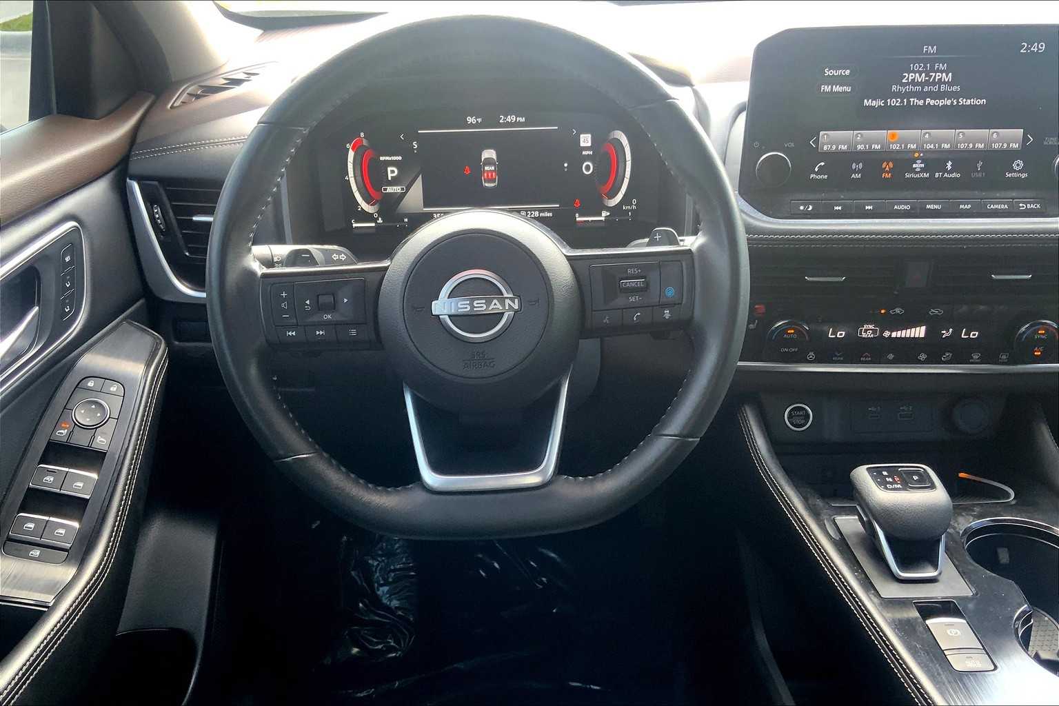 2023 Nissan Rogue Platinum photo 5
