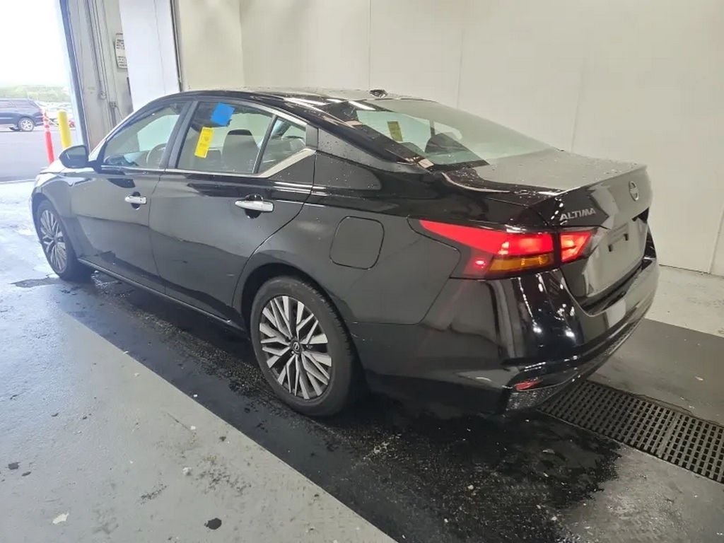 2023 Nissan Altima 2.5 SV photo 3