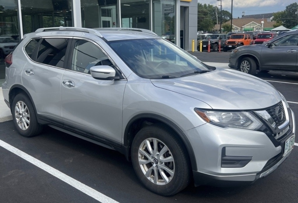 2018 Nissan Rogue SV photo 4