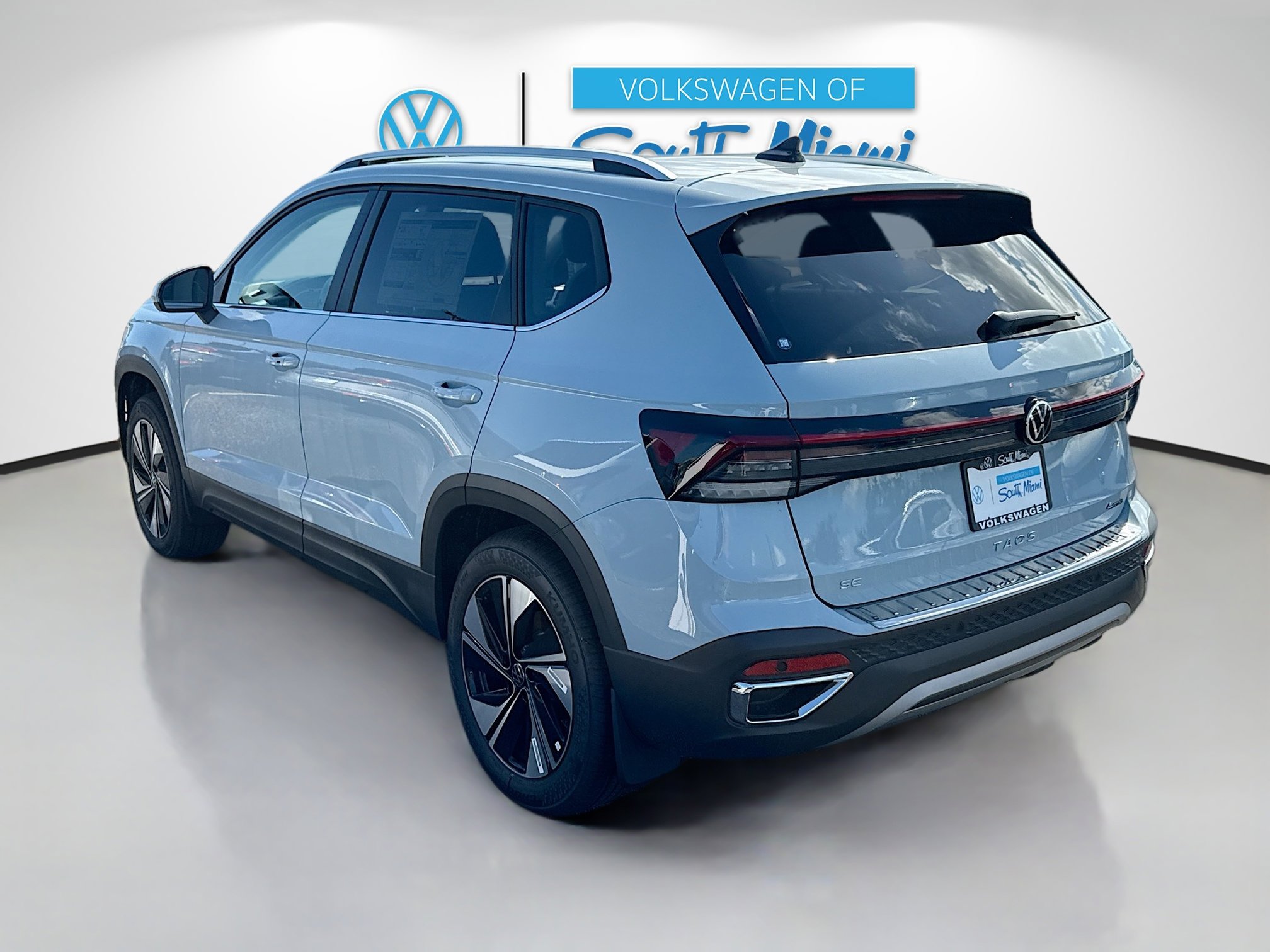 2025 Volkswagen Taos SE photo 4