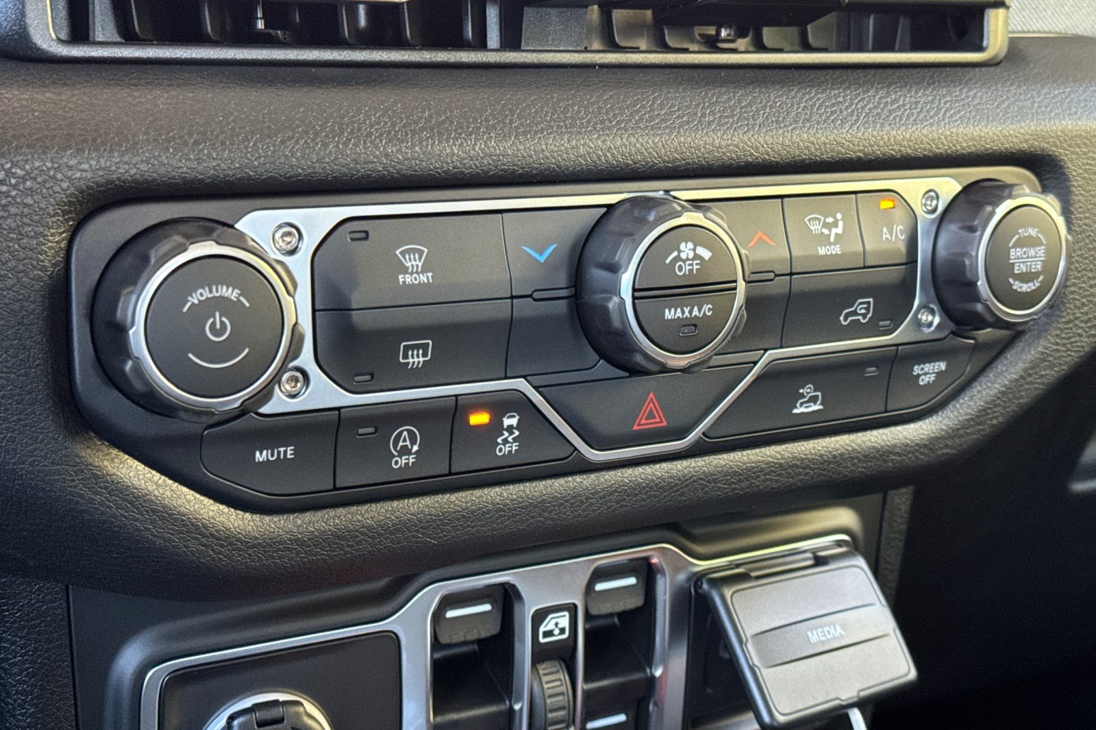 2025 Jeep Wrangler Sport photo 19
