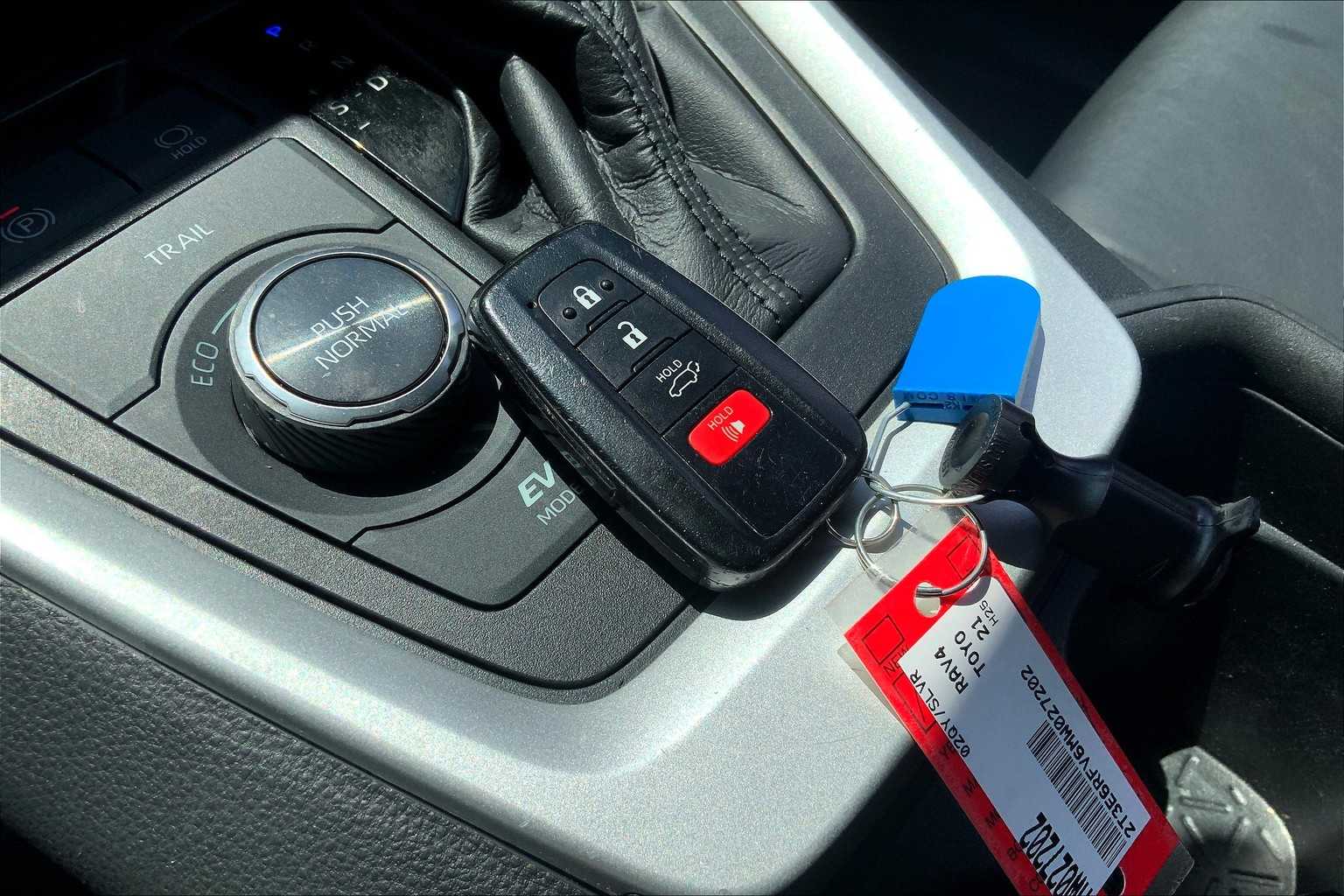 2021 Toyota RAV4 Hybrid XSE photo 9