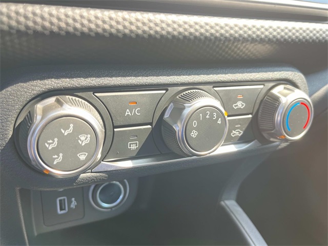 2025 Nissan Kicks Play S photo 27