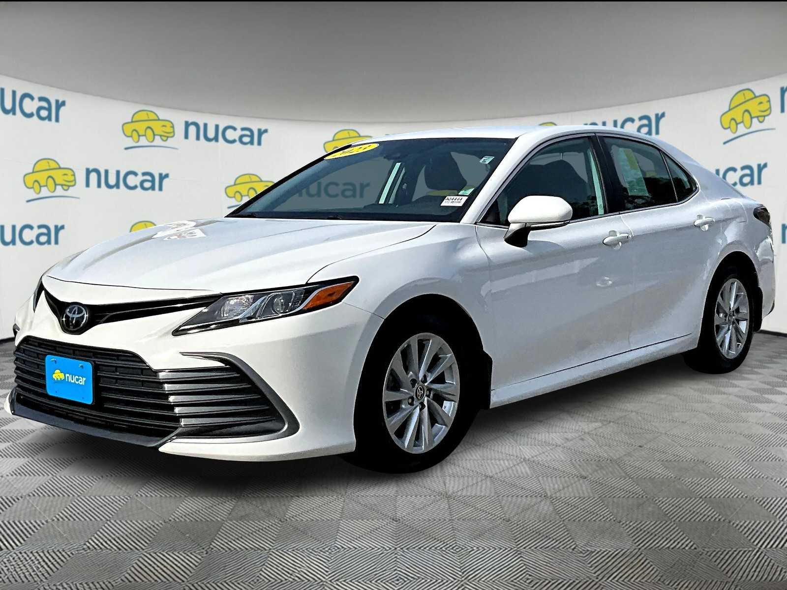 2023 Toyota Camry LE photo 3