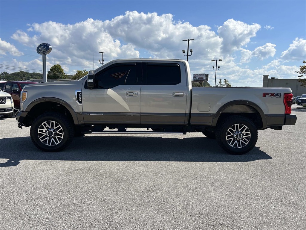 2017 Ford F-250 Lariat photo 6