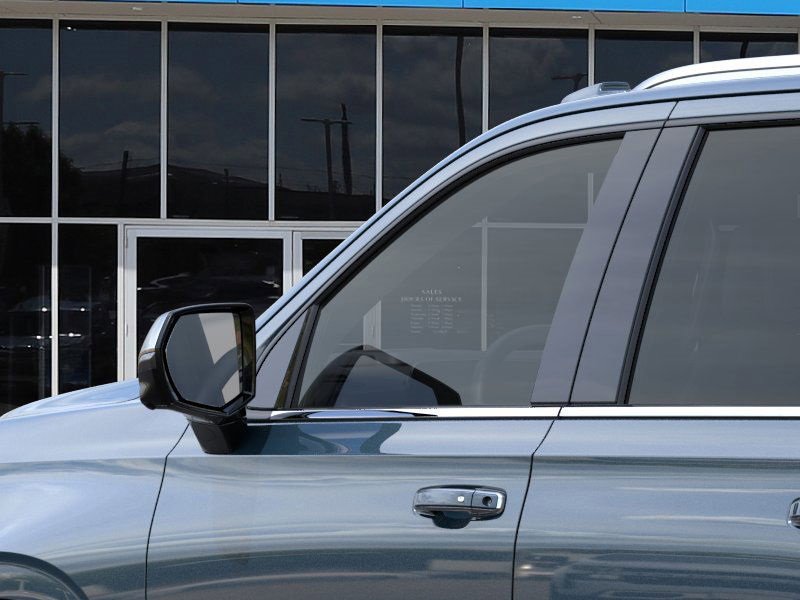 2025 Chevrolet Suburban Premier photo 12