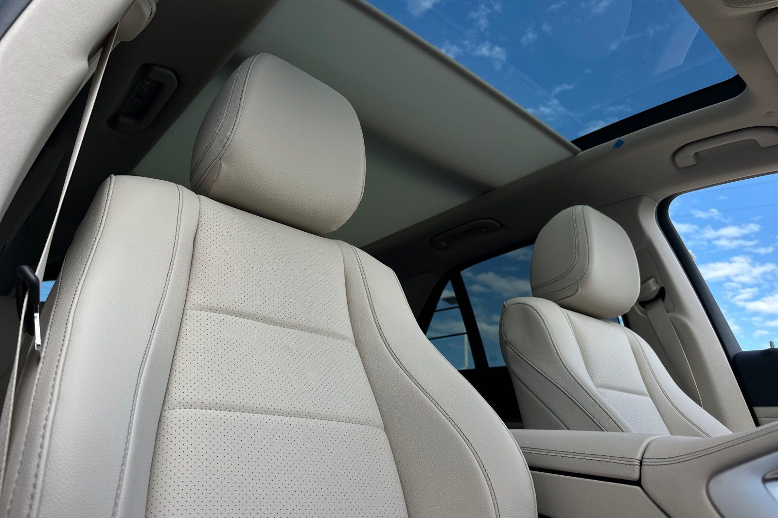 2026 Mercedes Benz GLE 450 4MATIC photo 3
