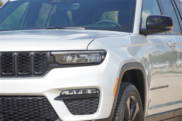 2025 Jeep Grand Cherokee Limited photo 4